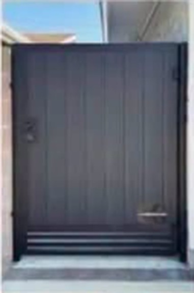 Custom gate and fence installation by Fence Straight Gate Company — project 4